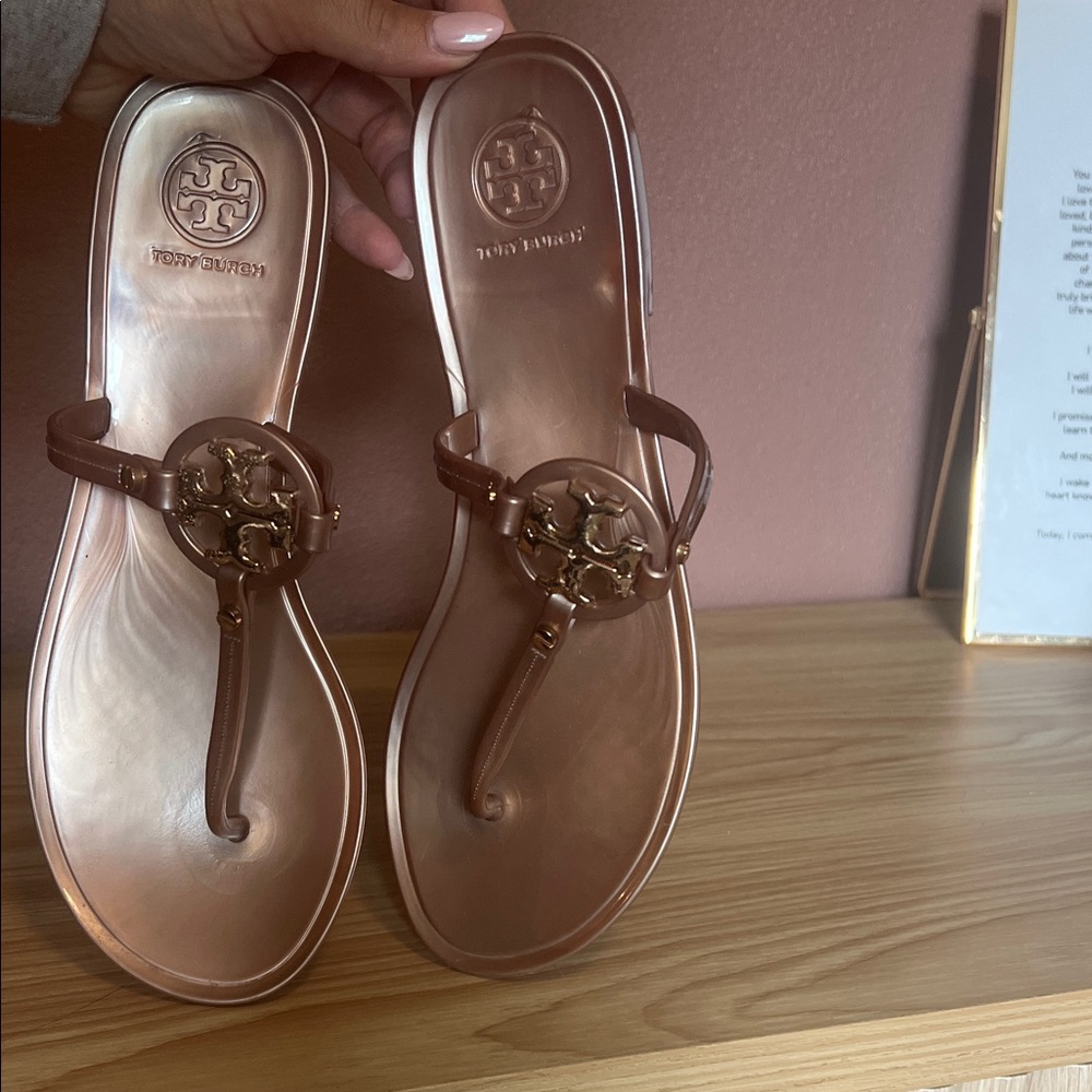 Tory Burch Tan Sandals with Gold Accents in size 7
